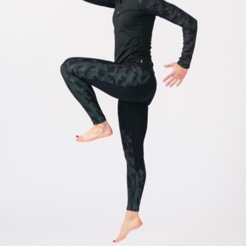 Zyia Active Stay Warm Reflective Mid Rise Legging